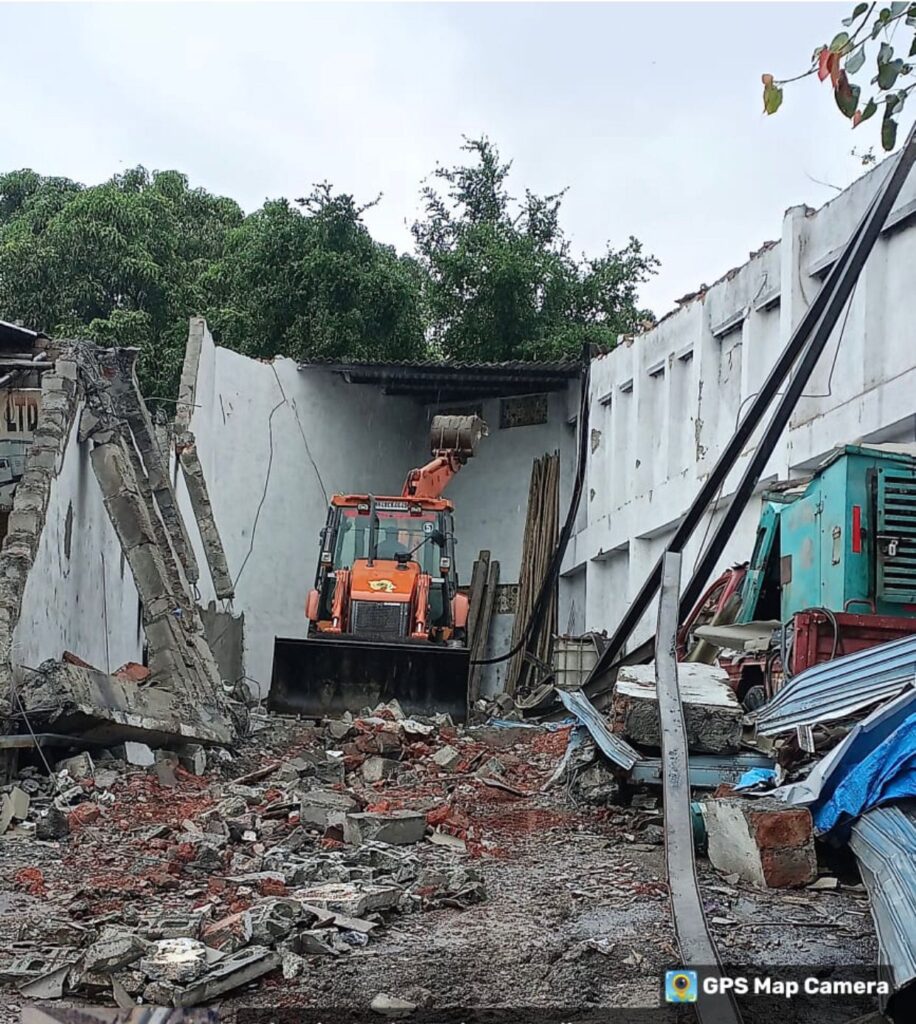 प्रभाग समिती ‘एफ’ अंतर्गत अनधिकृत बांधकामावर निष्कासनाची कारवाई