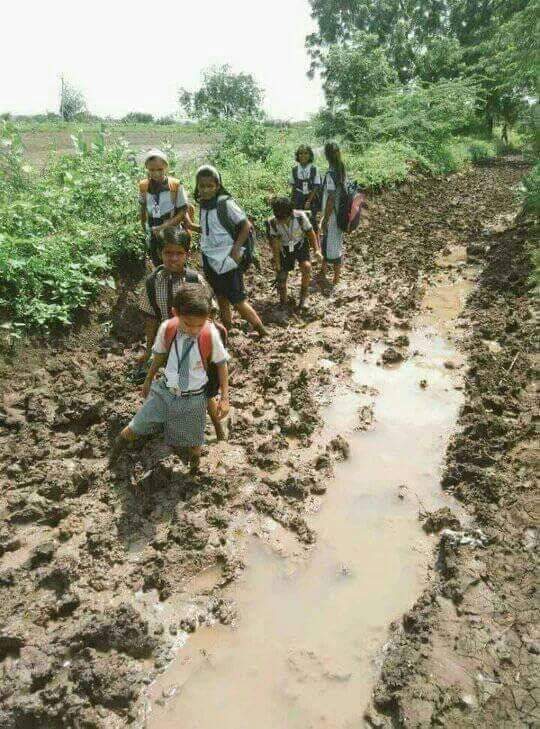 जिल्हा परिषदेच्या शाळा बंद पडण्यास शिक्षण विभागाचा नाकर्तेपणा कारणीभूत