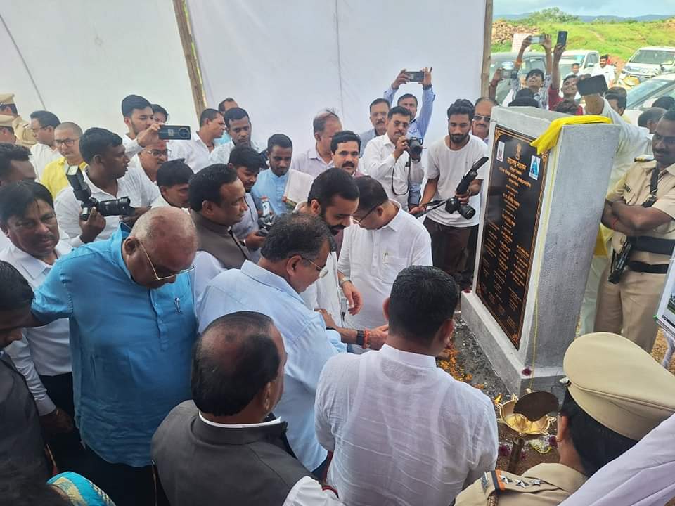 वसई येथे परिवहन कार्यालयाचे भूमिपूजन संपन्न,