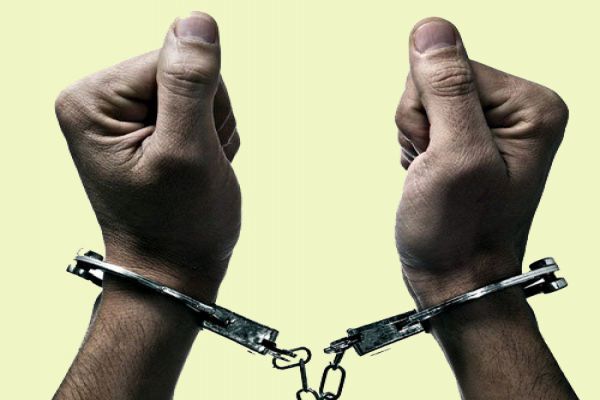 लाच स्विकारताना तिघेजण लाचलूचपत प्रतिबंधक विभागाच्या जाळ्यात,