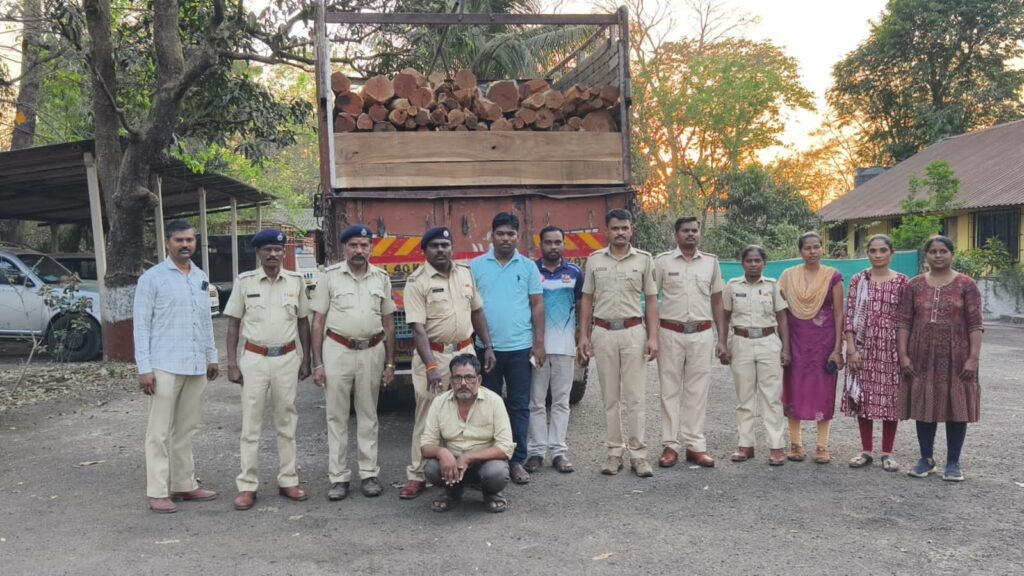 घोळ टोलनाक्यावर लाखो रु.चा खैराचा माल जप्त,