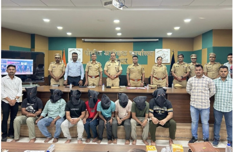 सायबर गुन्हा : ८ आरोपीना अटक,२२ लाखाची रक्कम पोलिसांनी गोठवली,