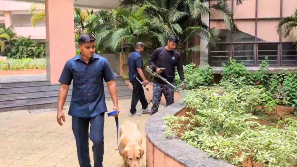 बॉम्बची ती धमकी अखेर ठरली अफवा….