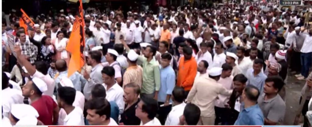 मनसेचा भव्य मोर्चा ; सरकारची अब्रू गेली…