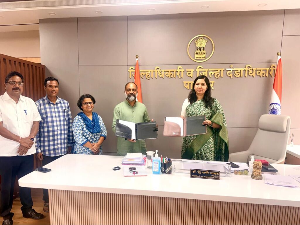 पालघर जिल्हा प्रशासन व वयम यांच्यात सामंजस्य करार,