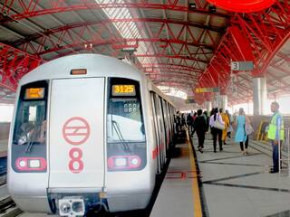 दिल्लीत ५७ मेट्रो स्थानके बंद ; सर्वोच्च न्यायलयाकडून नाराजी व्यक्त,