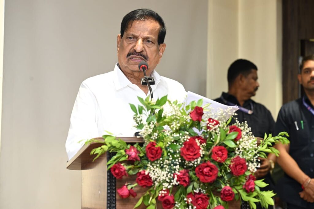 जिल्हा प्रशासनाच्या निष्क्रियतेमुळे पाच तालुक्यातील शेतकरी फायद्यापासून वंचित,
